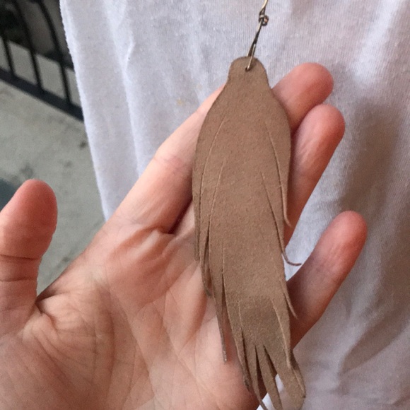 Leather Boho Feather Necklace - Picture 7 of 9
